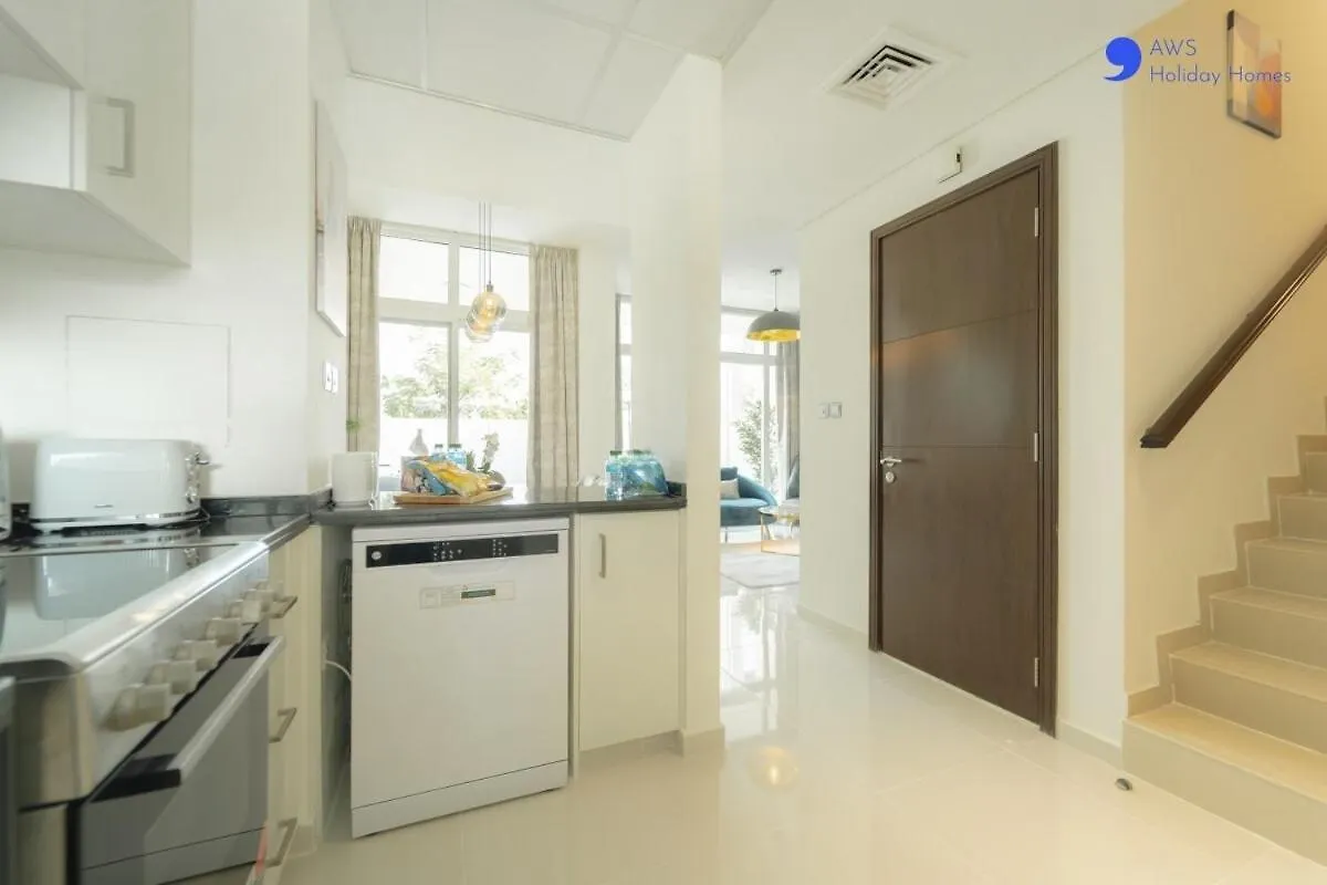Villa Aws Holiday Homes - Elegant Townhouse With Garden Dubai