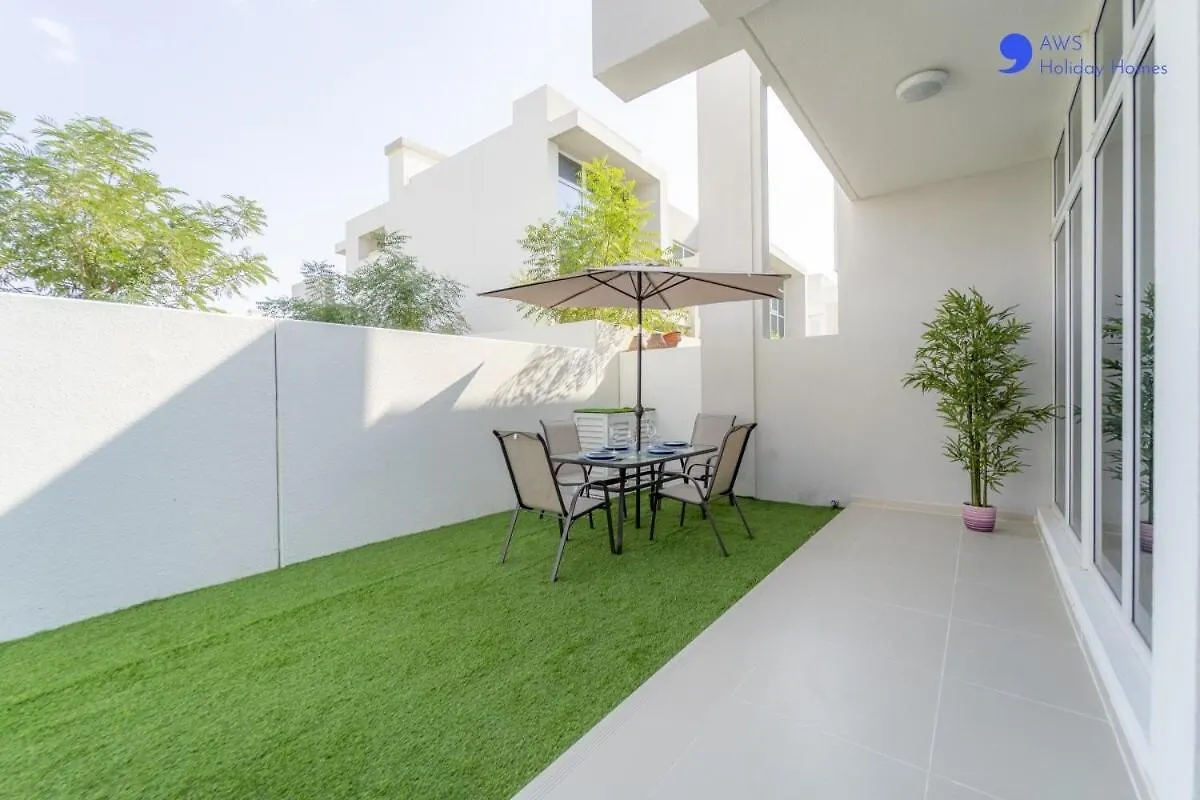 Aws Holiday Homes - Elegant Townhouse With Garden Dubai 0*,  United Arab Emirates