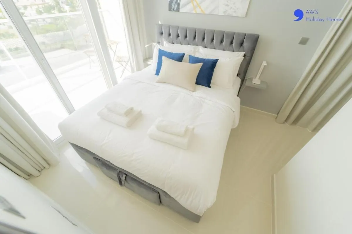 Villa Aws Holiday Homes - Elegant Townhouse With Garden Dubai United Arab Emirates