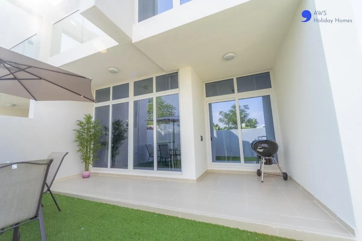 Aws Holiday Homes - Elegant Townhouse With Garden Dubai Villa