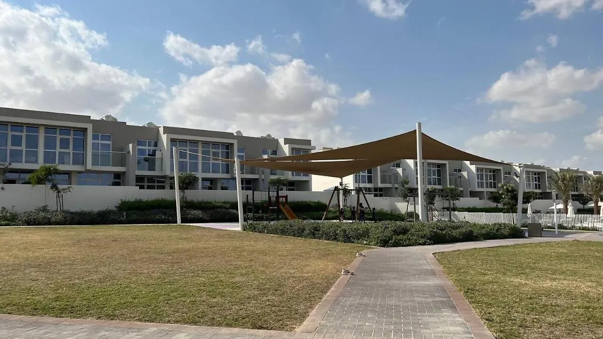 Aws Holiday Homes - Elegant Townhouse With Garden Dubai